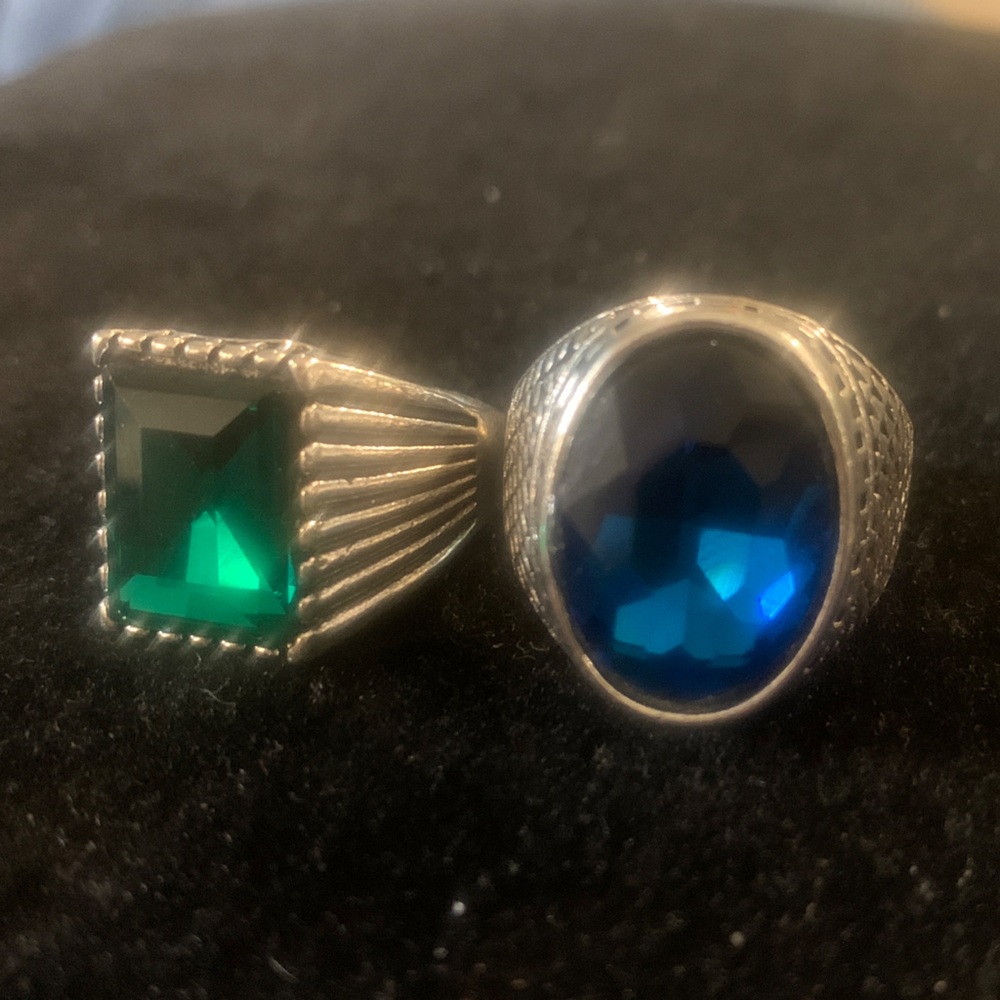 Elegant Green and Blue Gemstone Ring
